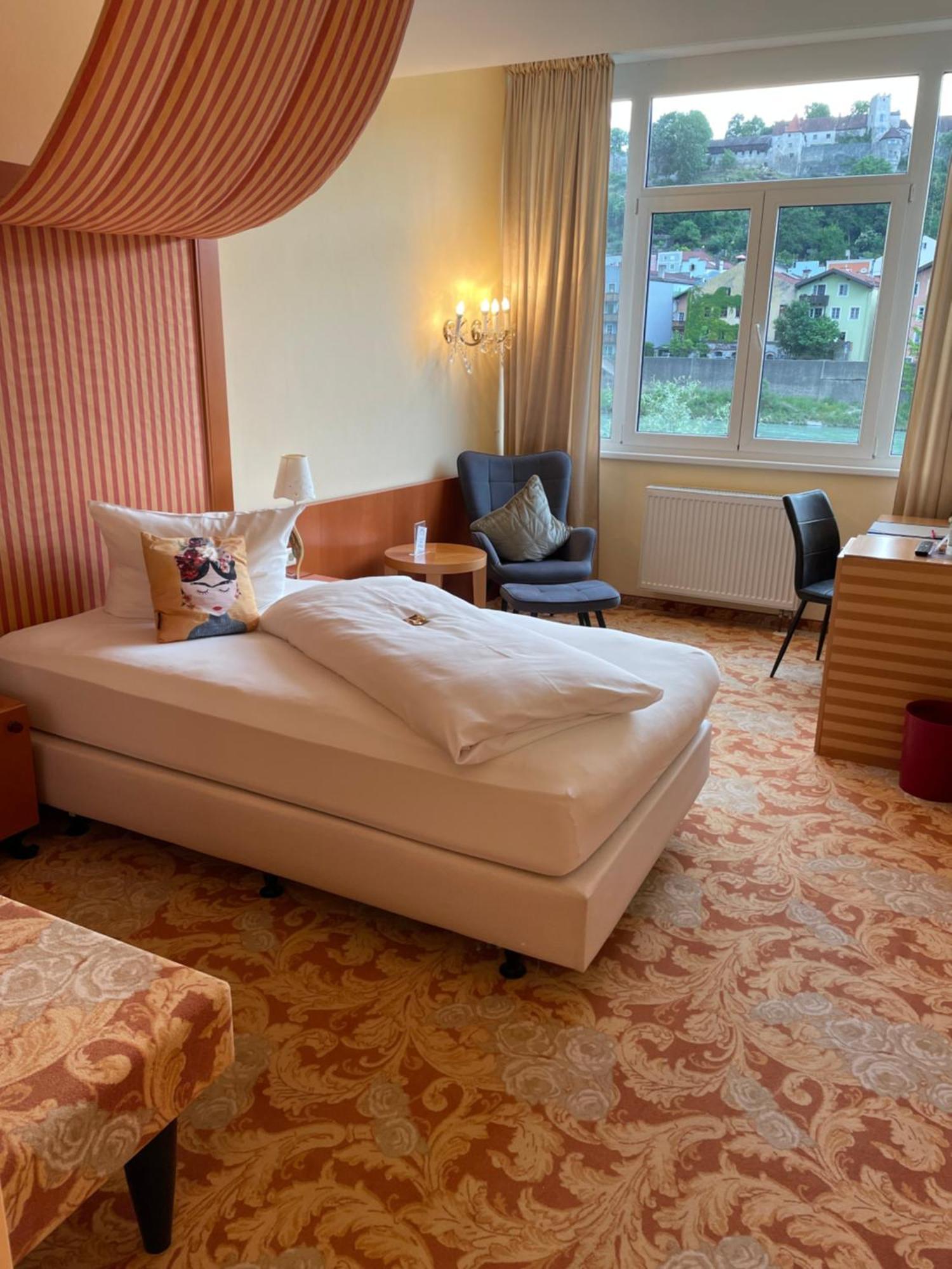 Hotel Burgblick Hochburg-Ach ภายนอก รูปภาพ
