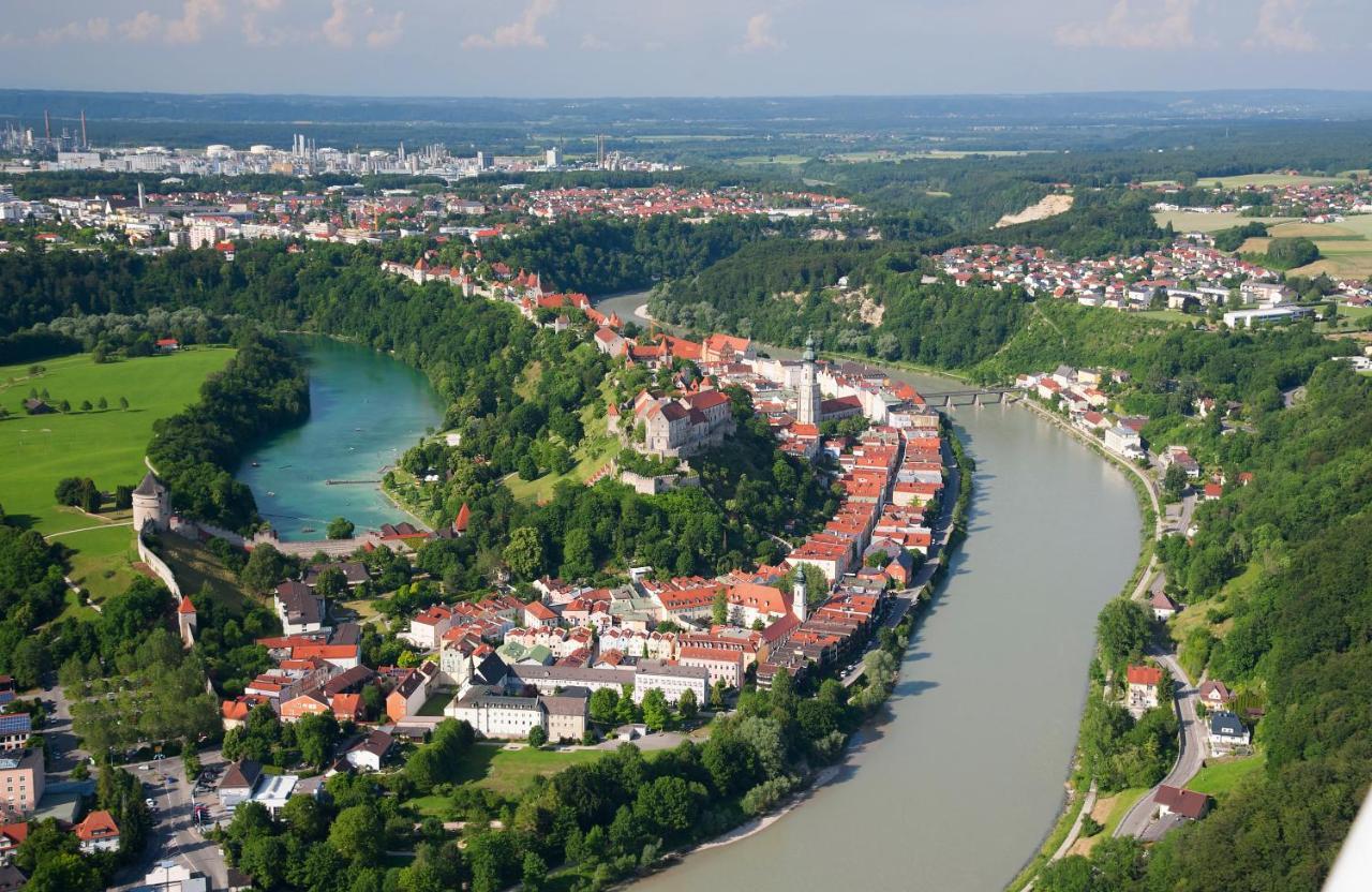 Hotel Burgblick Hochburg-Ach ภายนอก รูปภาพ