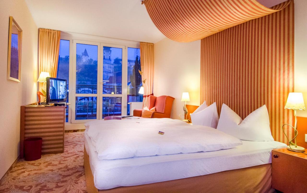 Hotel Burgblick Hochburg-Ach ภายนอก รูปภาพ