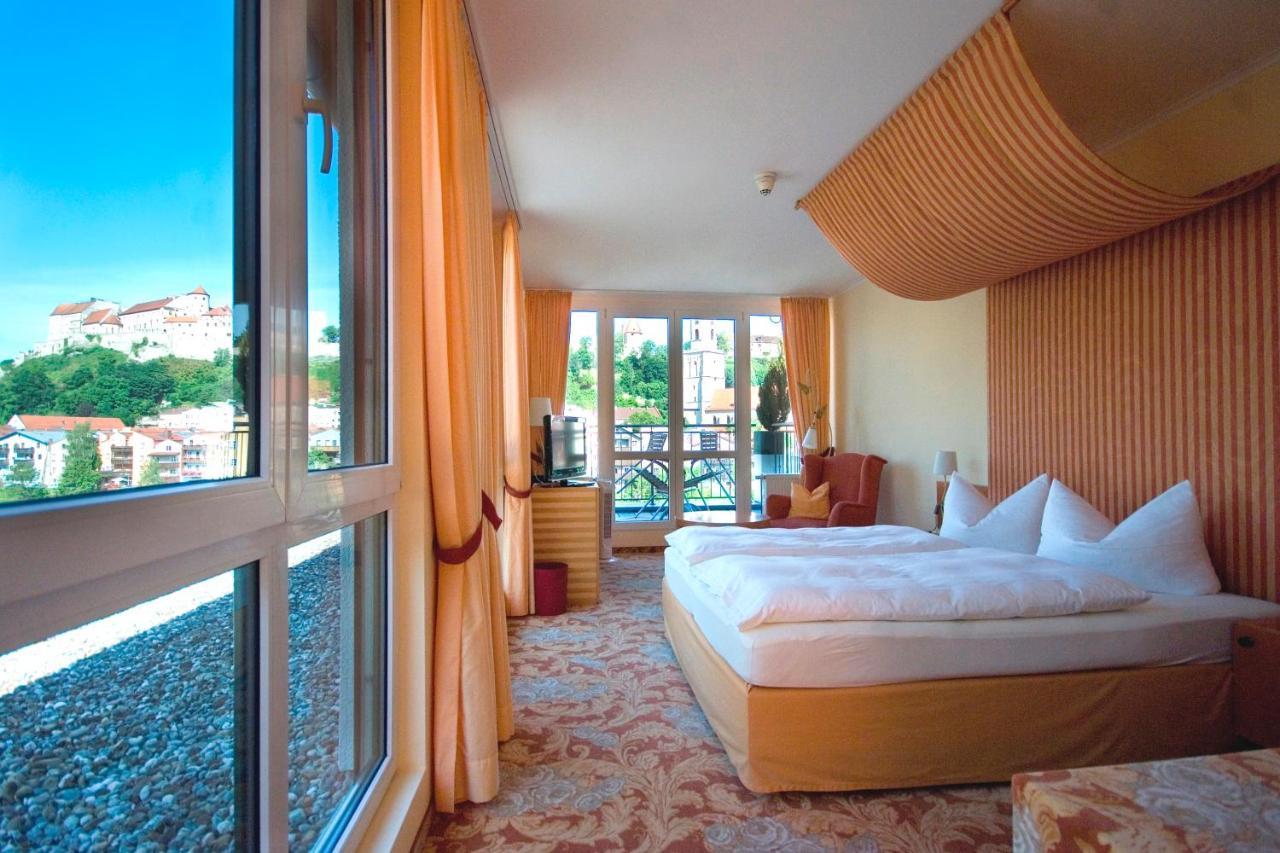 Hotel Burgblick Hochburg-Ach ภายนอก รูปภาพ